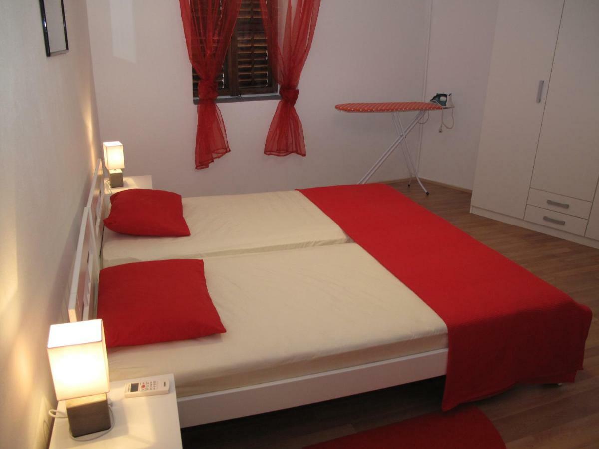 Illy City Centre Apartment 希贝尼克 外观 照片